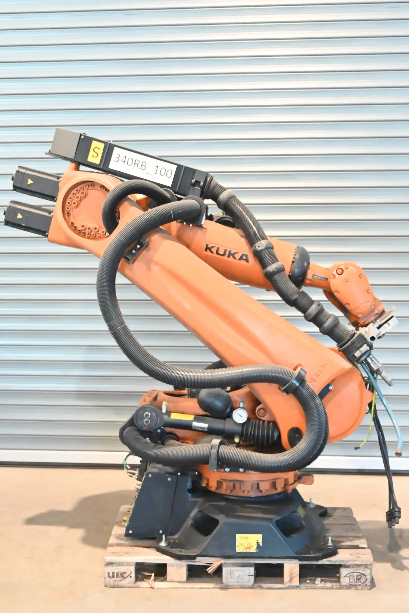 Produktfoto 1 von Kuka Industrieroboter KR180 R2900 Prime ( 10014860 ) + KRC4 ( 11013095 )