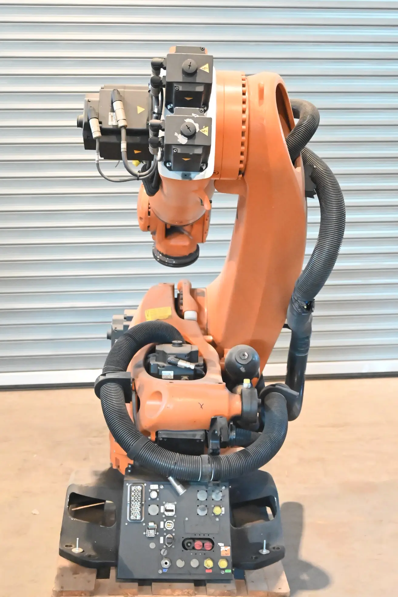 Produktfoto 1 von Kuka Industrieroboter KR 180 R2900 Prime ( 10014854 ) + KRC4 ( 11013095 )