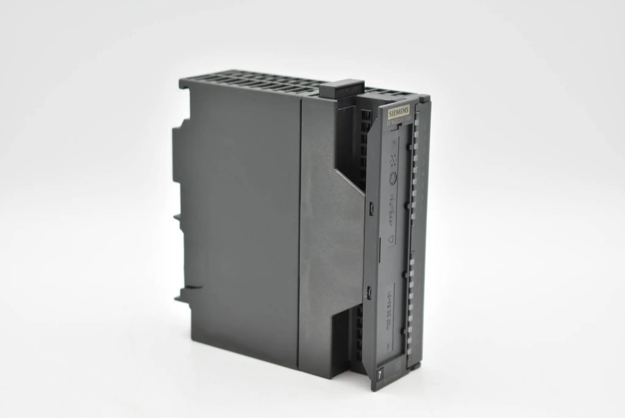 Produktfoto 1 von Siemens Simatic S7-300 6ES7322-1BH01-0AA0 ( 6ES7 322-1BH01-0AA0 )