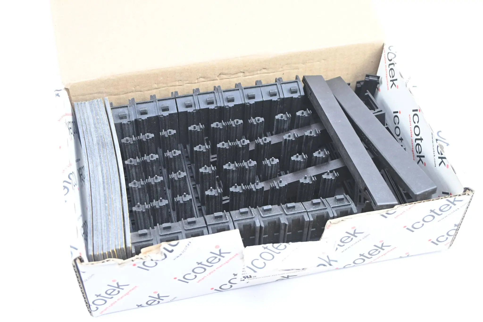 Produktfoto 1 von Icotek 9 Stück Kabeleinführungsleiste KEL-Quick 24/10 ( 42410 )