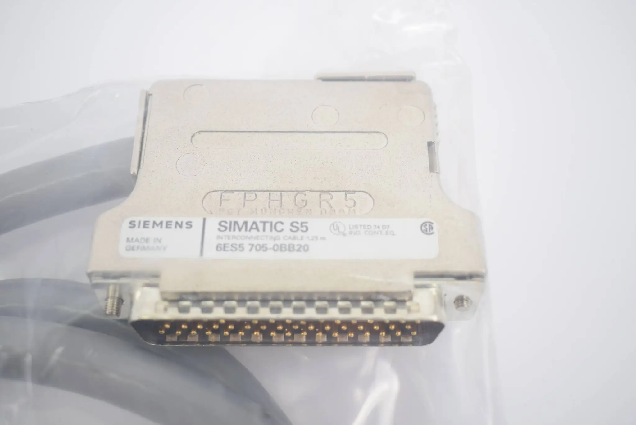 Produktfoto 1 von Siemens simatic S5 Verbindungskabel 1,25m 6ES5705-0BB20 ( 6ES5 705-0BB20 )
