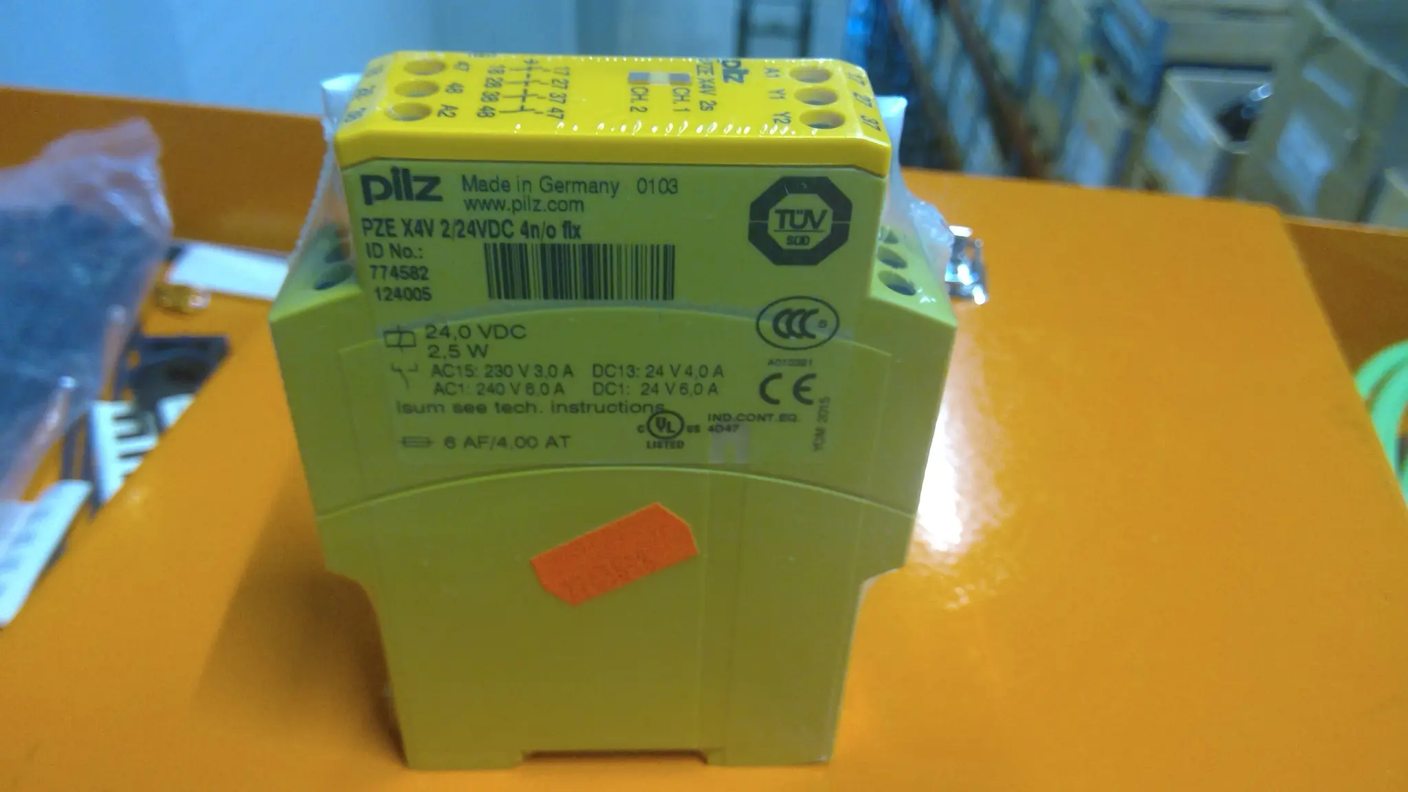 Produktfoto 1 von Sicherheitsschaltgerät * PZEX4V * 2S * 24V