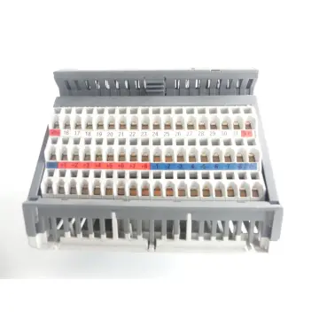 Produktfoto 1 von ABB DC501-CS31 S500 Bus Module 1SVP426327R0000 Version D4 SN: 1391