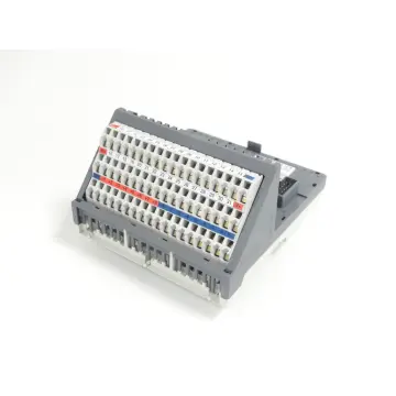 Produktfoto 1 von ABB TU504 S500 Terminal Module 1SVP426372R1000 32x24V DC SN 1331