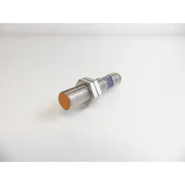 Produktfoto 1 von ifm efector 100 IF5711 induktiver Näherungssensor IFK3002-BPKG / US + 2 Muttern