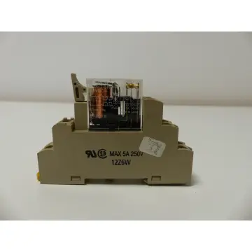 Produktfoto 1 von Omron G2R-2-SND-AP3 + Relais Sockel Omron P2RF-08-E 12Z6W -ungebraucht!-