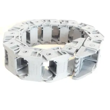 Produktfoto 1 von murrplastik RV 70 Energiekette 11 Glieder + 2 x Anschluss KA/Z3002 540mm