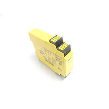Produktfoto 1 von Sick UE10-3OS4D0 / ID: 1028303 Sicherheitsrelais SN: 17460042