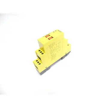 Produktfoto 1 von Sick UE12-2FG2D0 Sicherheitsrelais SN: 60554