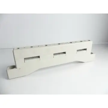 Produktfoto 1 von Rittal SV 3000 Stromschiene mit Abdeckung Länge: 22cm Lochabstand: 20cm