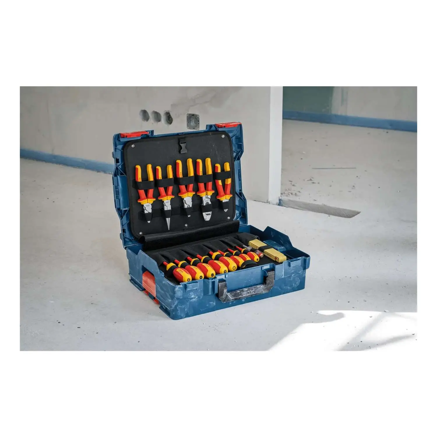 Produktfoto 1 von 1.600.A02.NG4 BOSCH Bosch Elektrikerkoffer SET 37-teilig Werkstoff Chrom-Vanadium-Stahl (CrV) Aufbewahrungsart Systemkoffer