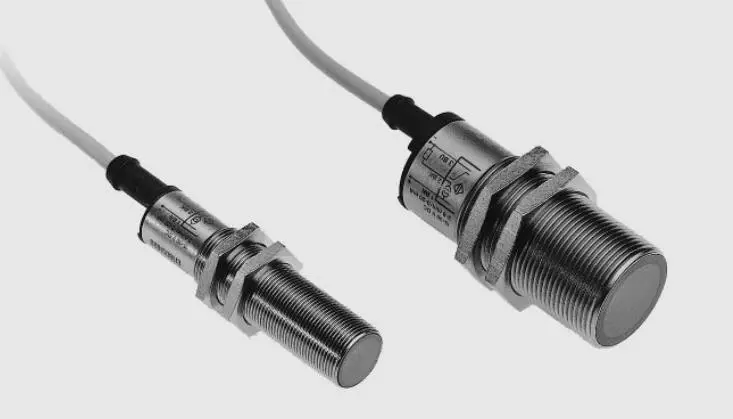 Produktfoto 1 von Carlo Gavazzi EI1805I020-1, IND PROX MIT M18 ANALOGSTECKER