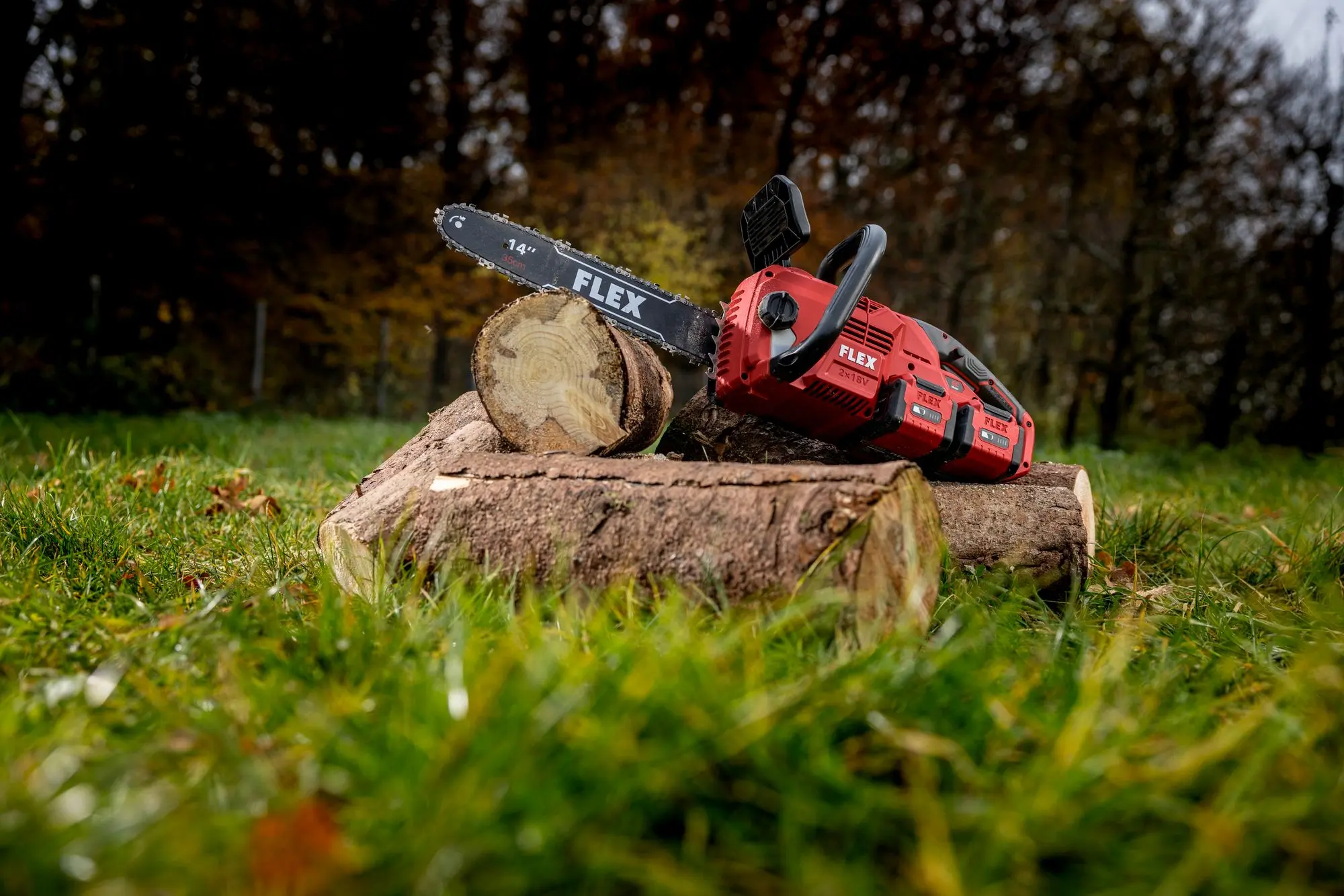 Produktfoto 1 von FLEX Tools 531276-H40, Akku-Gartenpaket Kette+So&-Kettensäge+EarProtection
