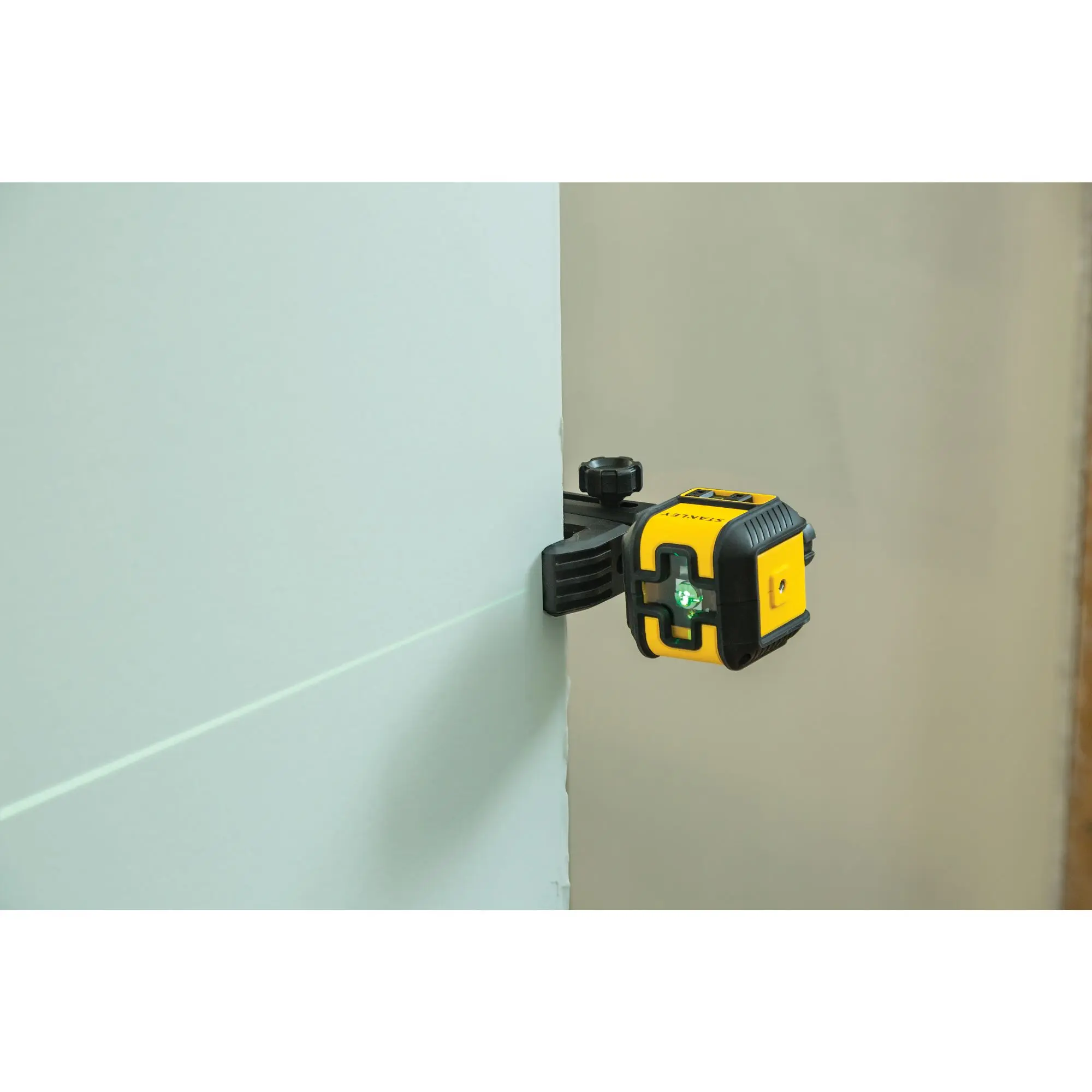 Produktfoto 1 von Stanley STHT77499-1, Kompakter Kreuz-Linienlaser Cubix mit grüner Laserdiode