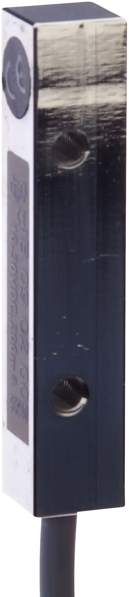 Produktfoto 1 von ipf Electronic IB090200, Sensor Induktiv, 40x8x8mm, bündig, Sn: 1,5, 10-30V DC