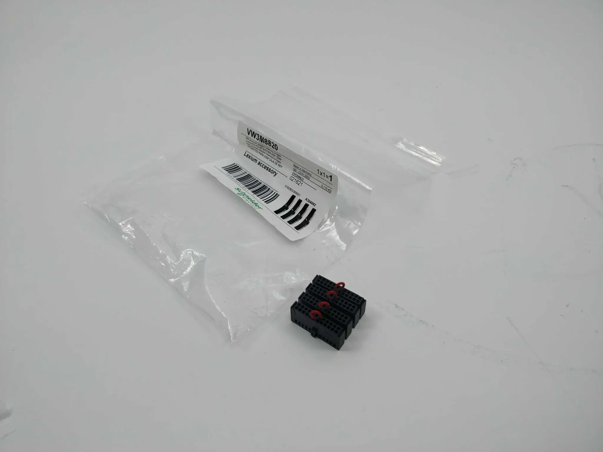SchneiderE VW3M8820