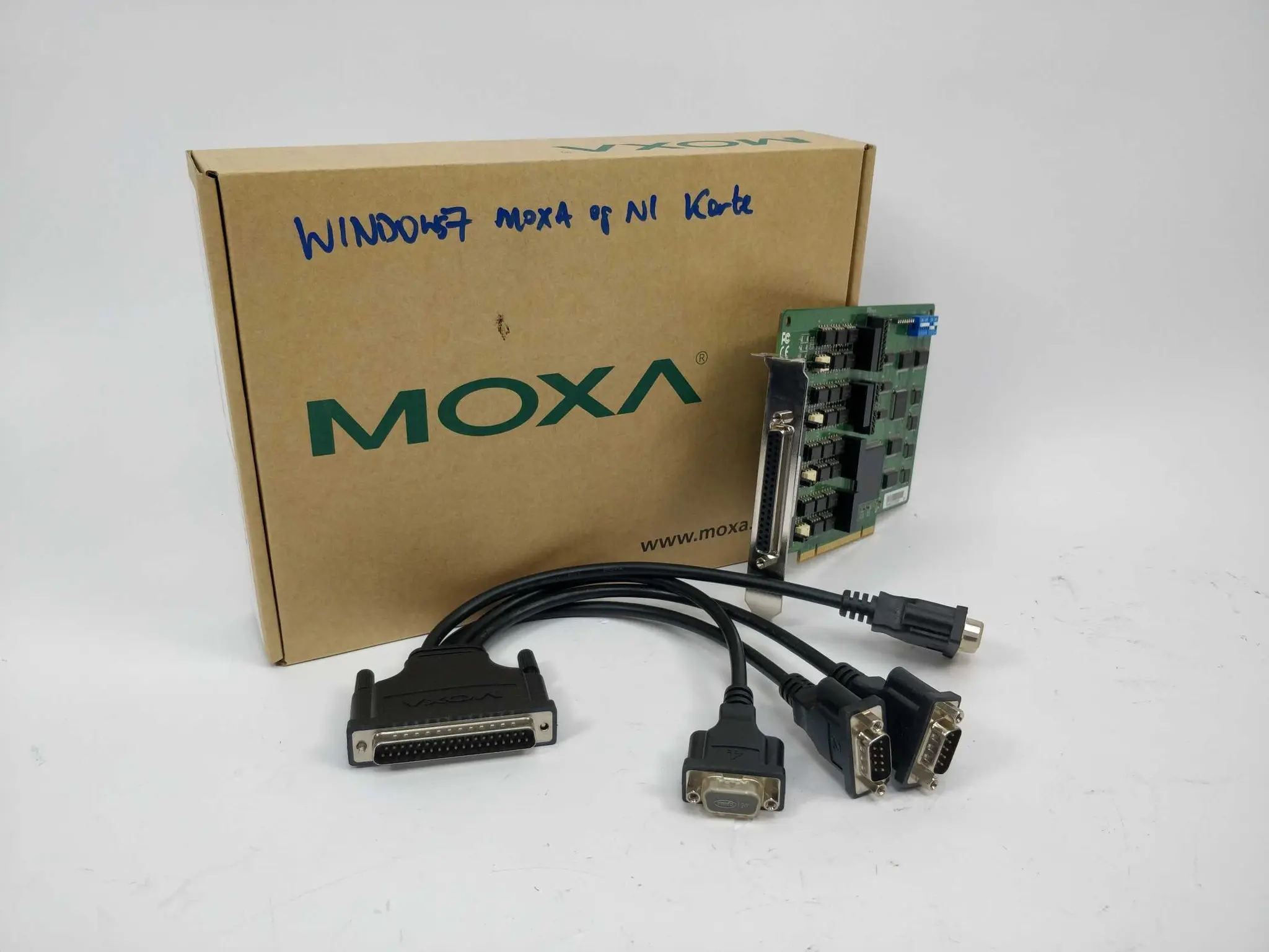 Produktfoto 1 von Moxa CP-114EL-I-DB9M