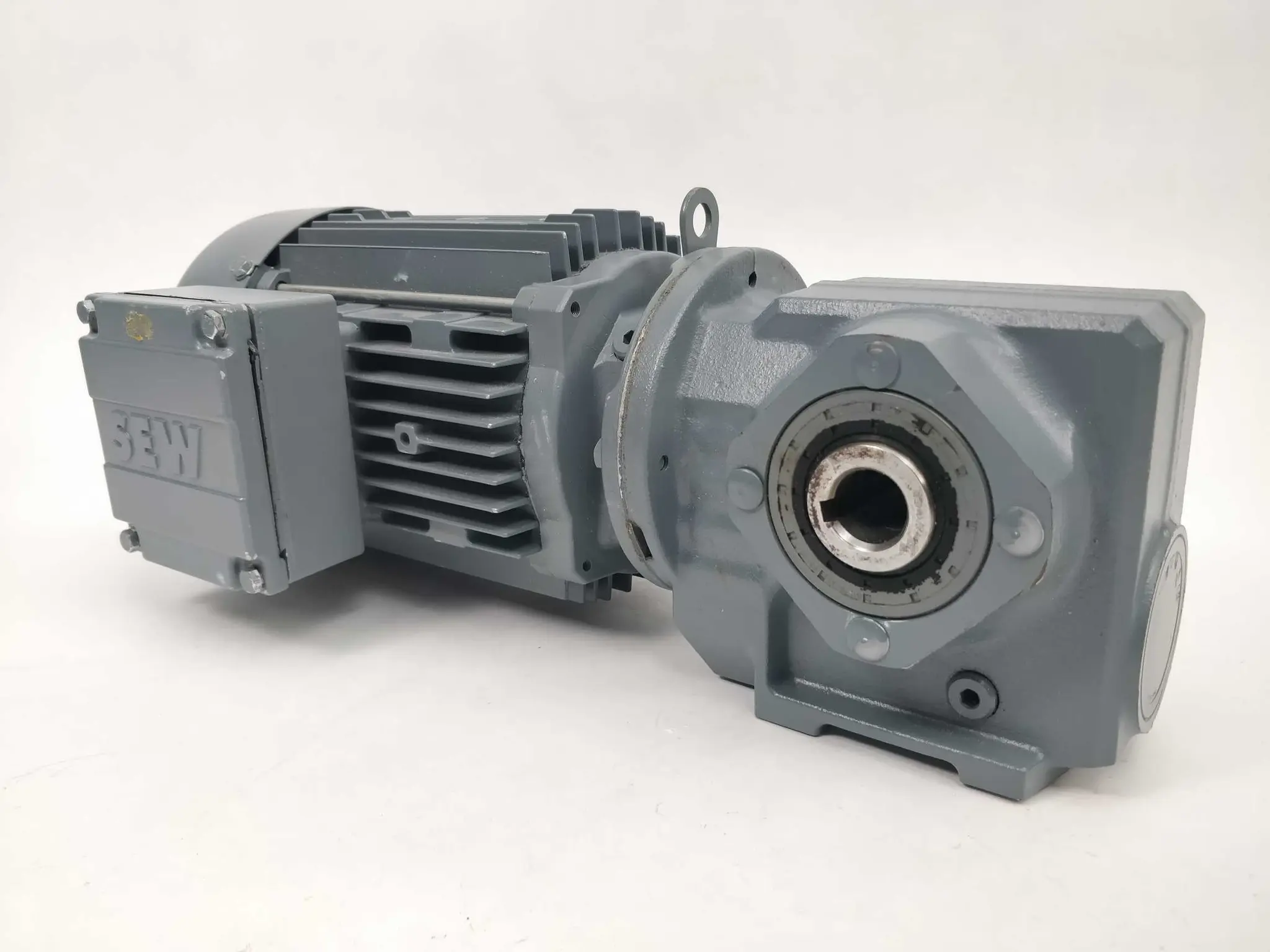 Produktfoto 1 von SEW-EURODRIVE SA37 DT80K4/TH