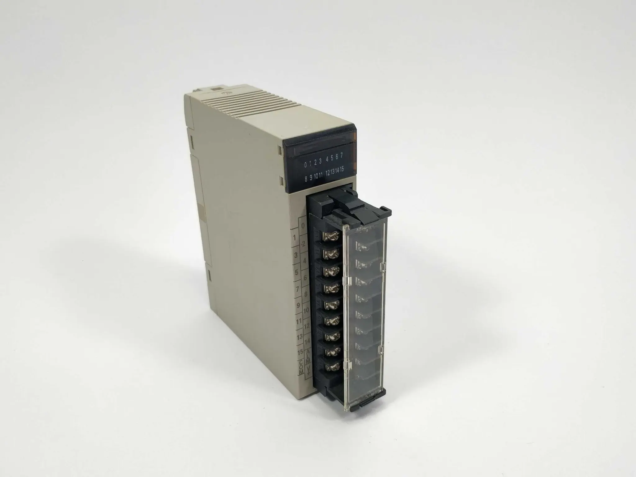 Produktfoto 1 von OMRON C200H-OD21A
