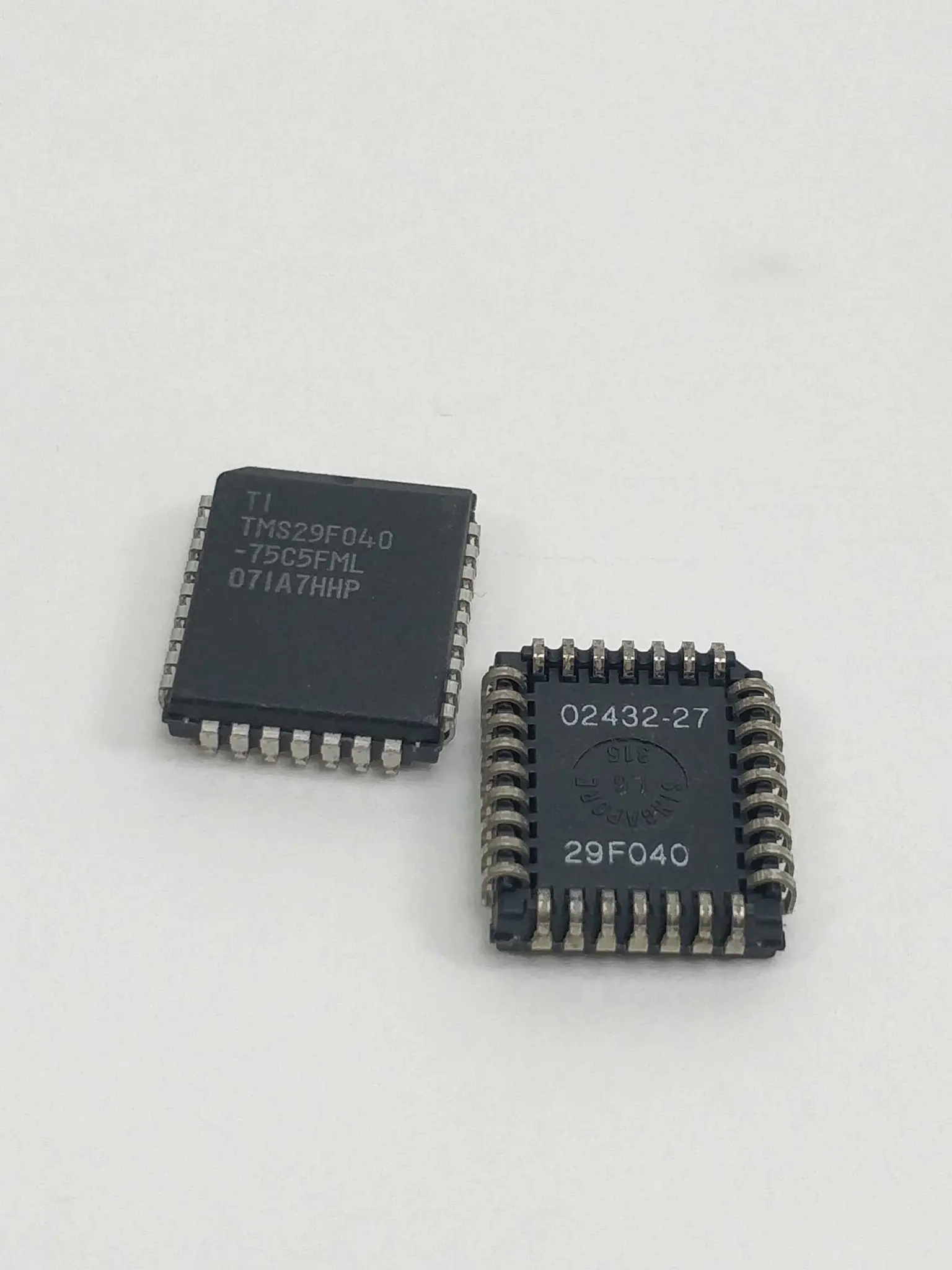 Produktfoto 1 von Texas Instruments TMS29F040-75C5FML