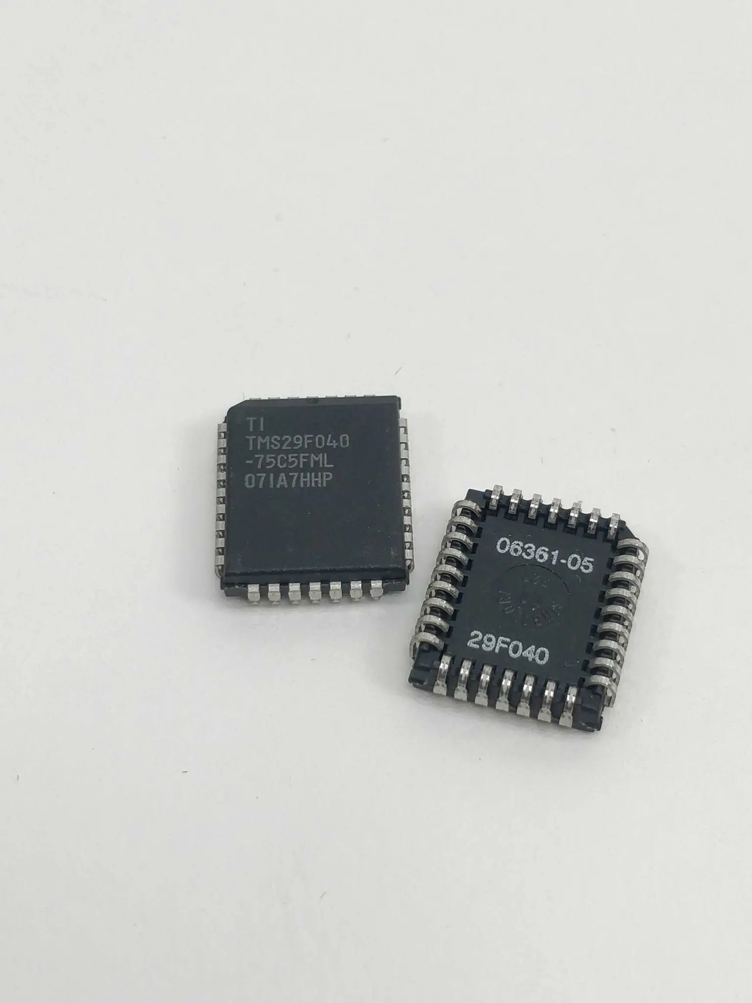 Produktfoto 1 von Texas Instruments TMS29F040-75C5FML