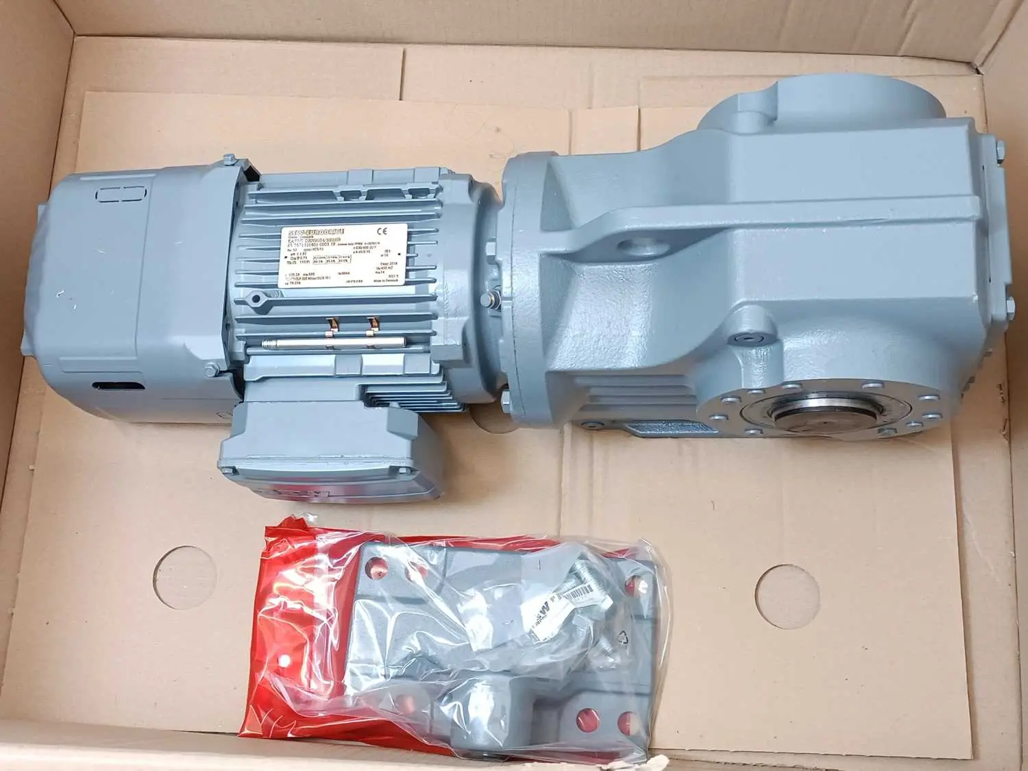 Produktfoto 1 von SEW-EURODRIVE KA77/T DRN90S4/BE2HR