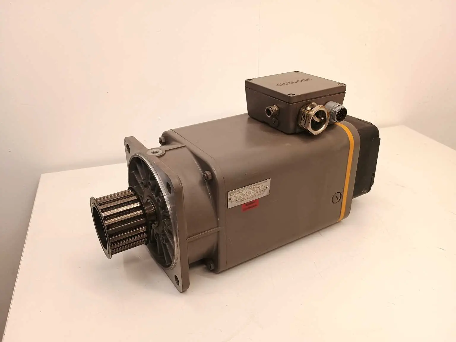 Produktfoto 1 von Siemens 1FT5102-0AA01-Z