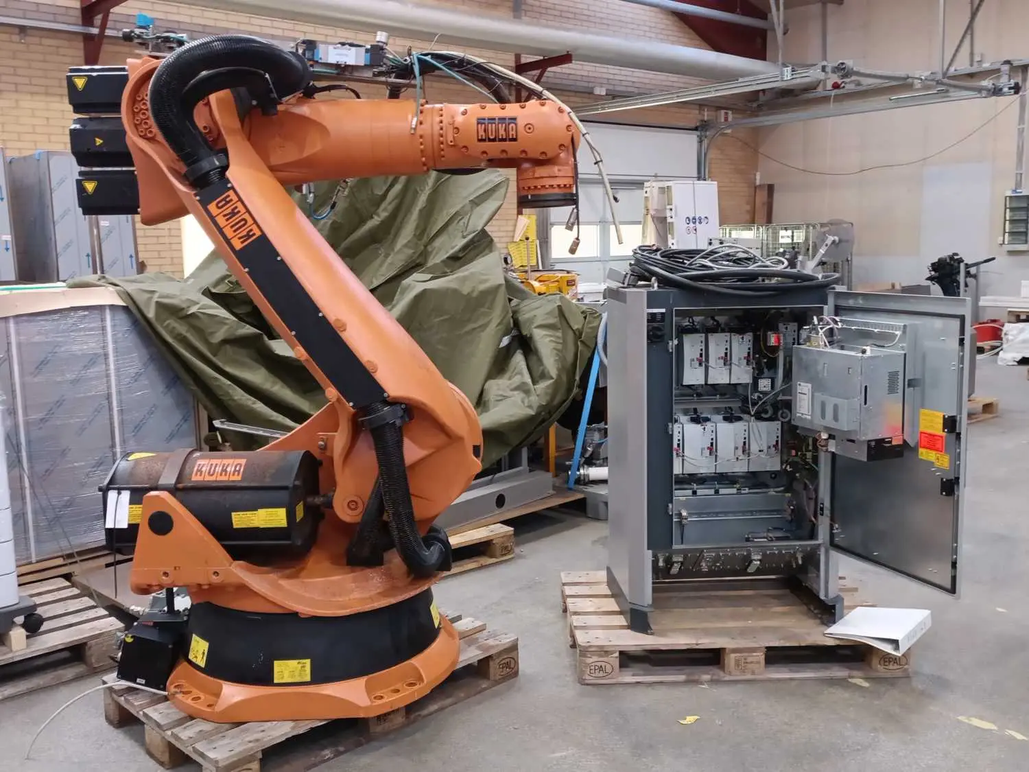 Produktfoto 1 von KUKA KR180 (2000) floor