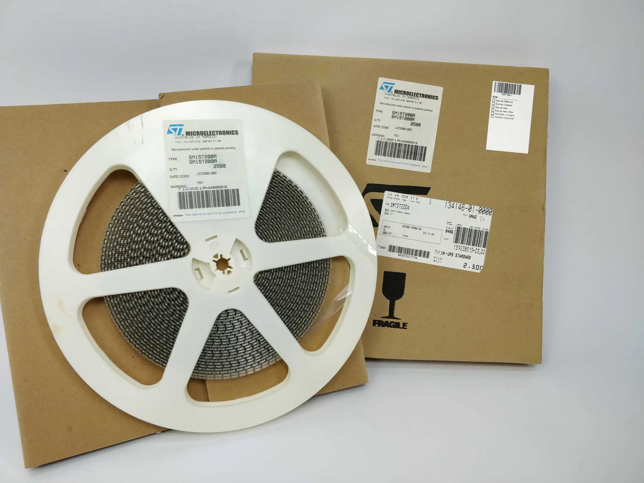 Produktfoto 1 von Stmicroelectronics SM15T200A