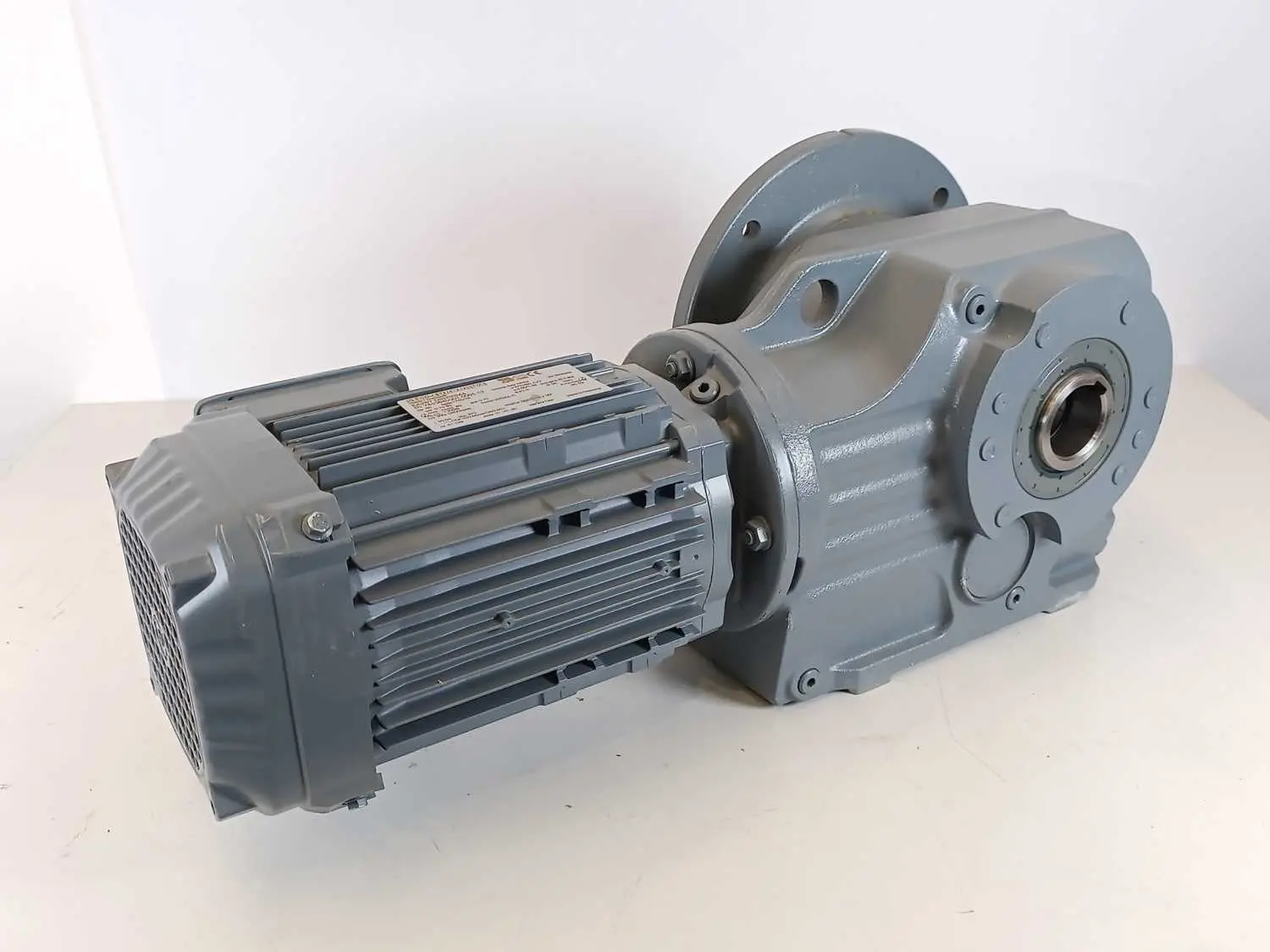 SEW-EURODRIVE KAF67 DRN80M4
