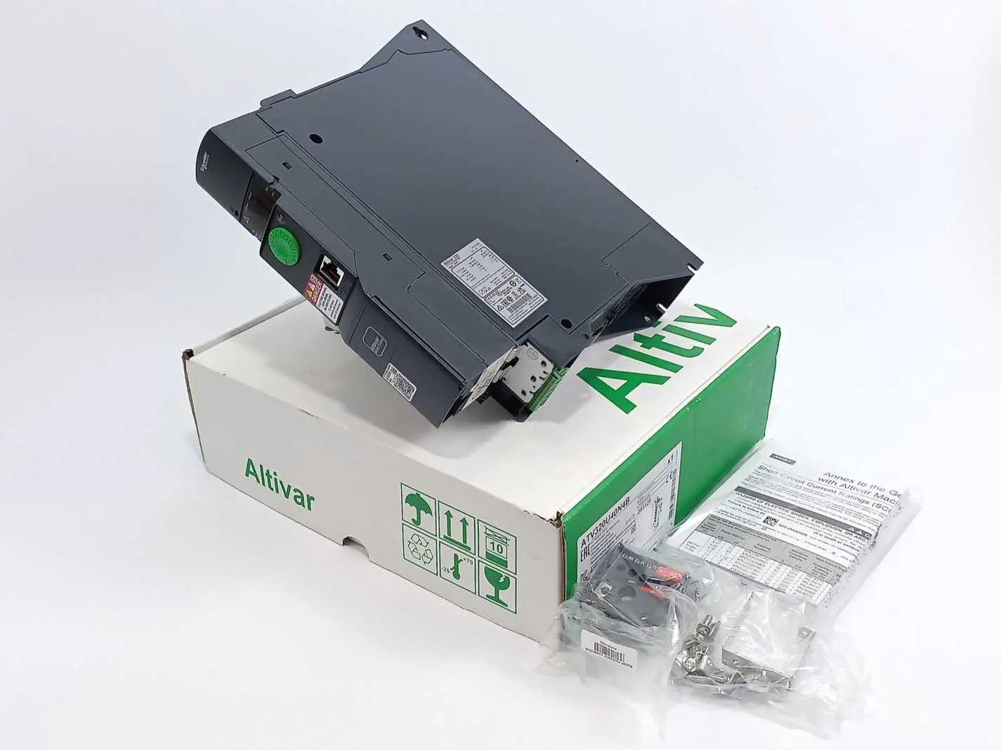 Produktfoto 1 von Schneider Electric ATV320U40N4B