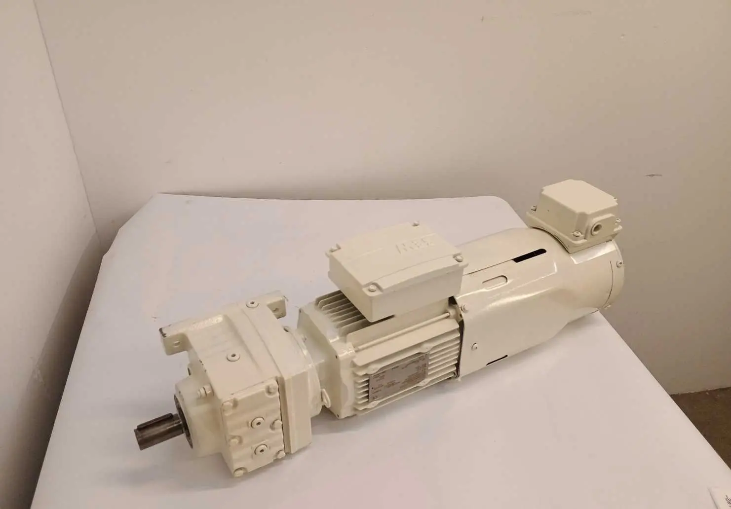 Produktfoto 1 von SEW-EURODRIVE R37 DRS80M4BE2/ES7S/V