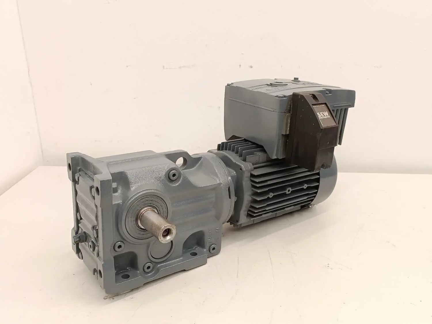 Produktfoto 1 von SEW-EURODRIVE K37DT80K4/MM07/MLU/BW1