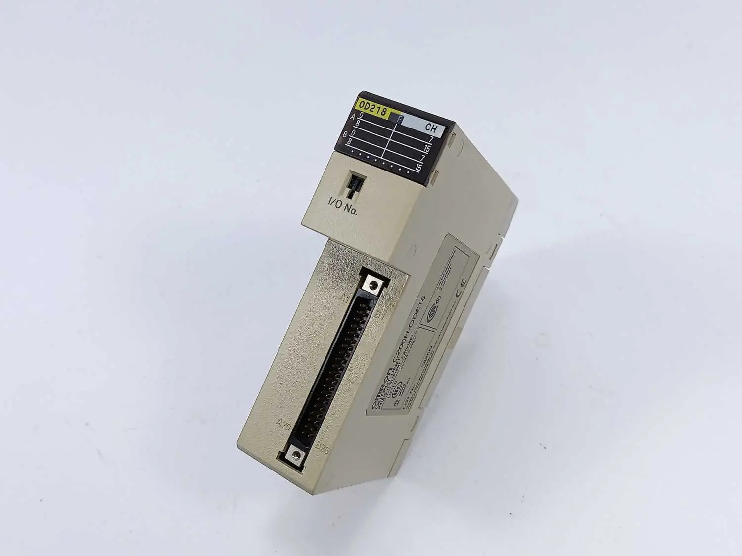 Produktfoto 1 von OMRON C200H-OD218