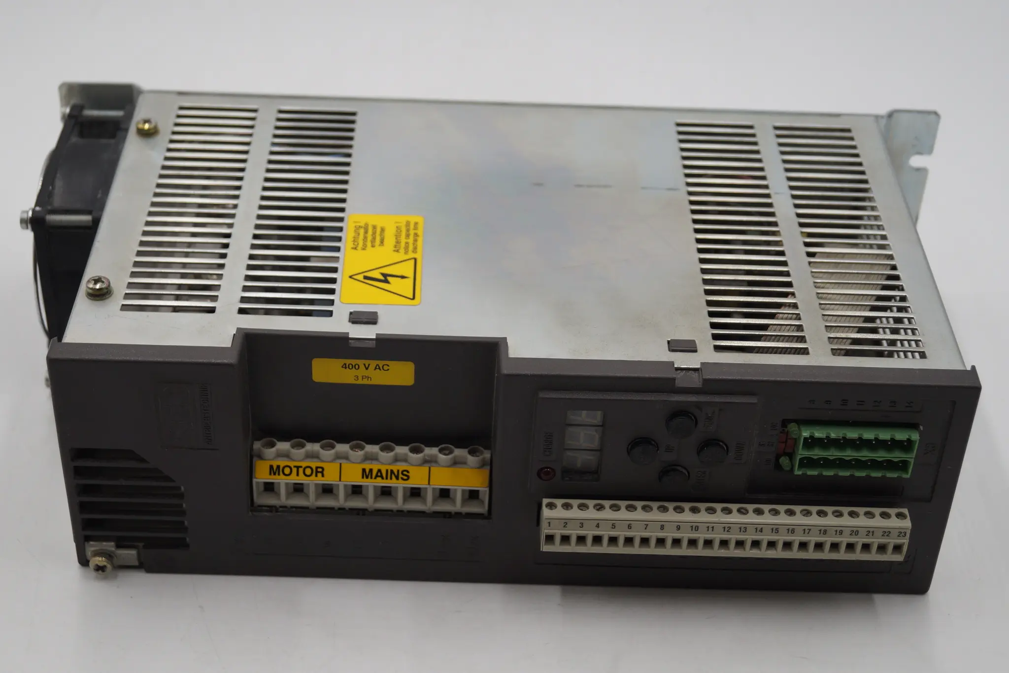Produktfoto 1 von KEB COMBIVERT 09.F0.R01-0000 FREQUENZUMRICHTER COMBIVERT 1,5KW