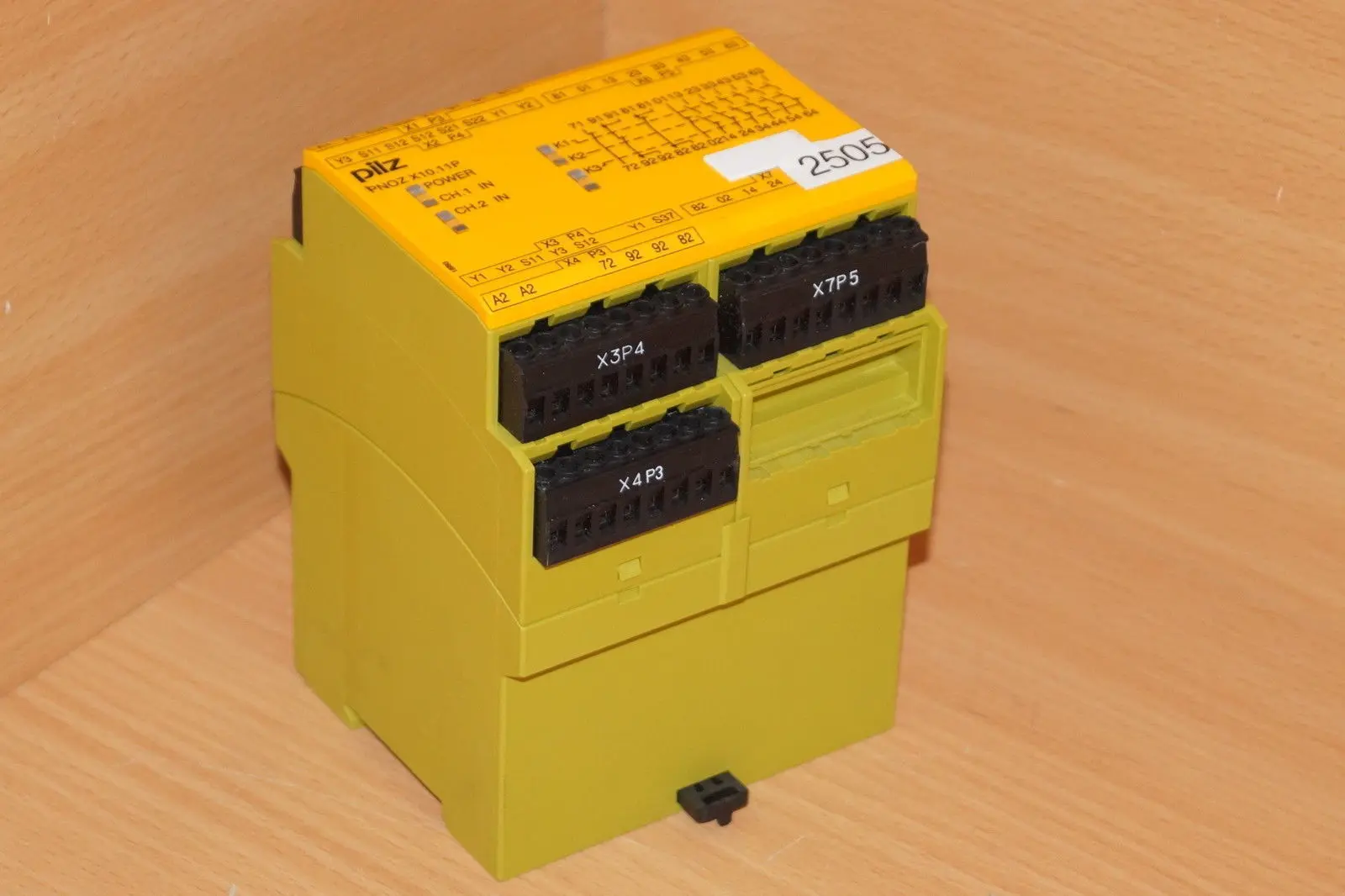 Produktfoto 1 von Pilz PNOZ X10.11P 24VDC 6n/o 4n/c 6LED ID No:777750