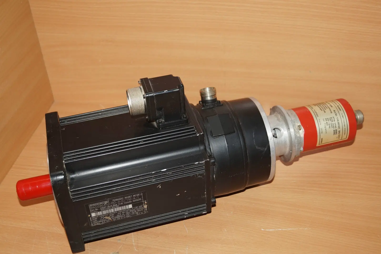 Produktfoto 1 von INDRAMAT MAC090A-0-RD-3-C/110-A-1 Servomotor + Electronic Typ CE65M Drehgeber
