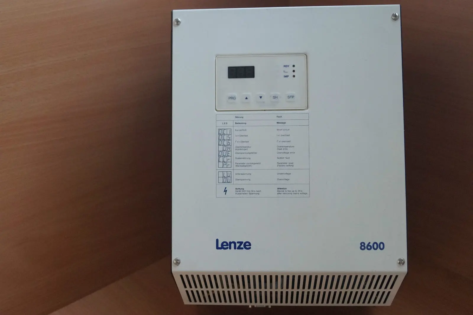 Produktfoto 1 von Lenze Frequenzumrichter Serie 8606_E.2C.20 Frequenzumrichter Typ 8606 Serie 8600