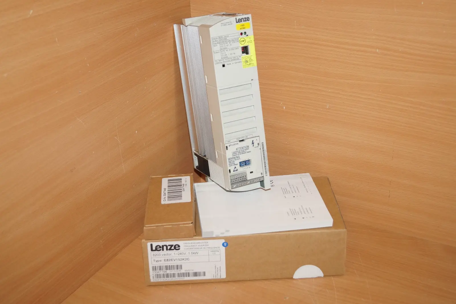 LENZE E82EV152K2B Frequenzumrichter 8200 Vector 1,5KW