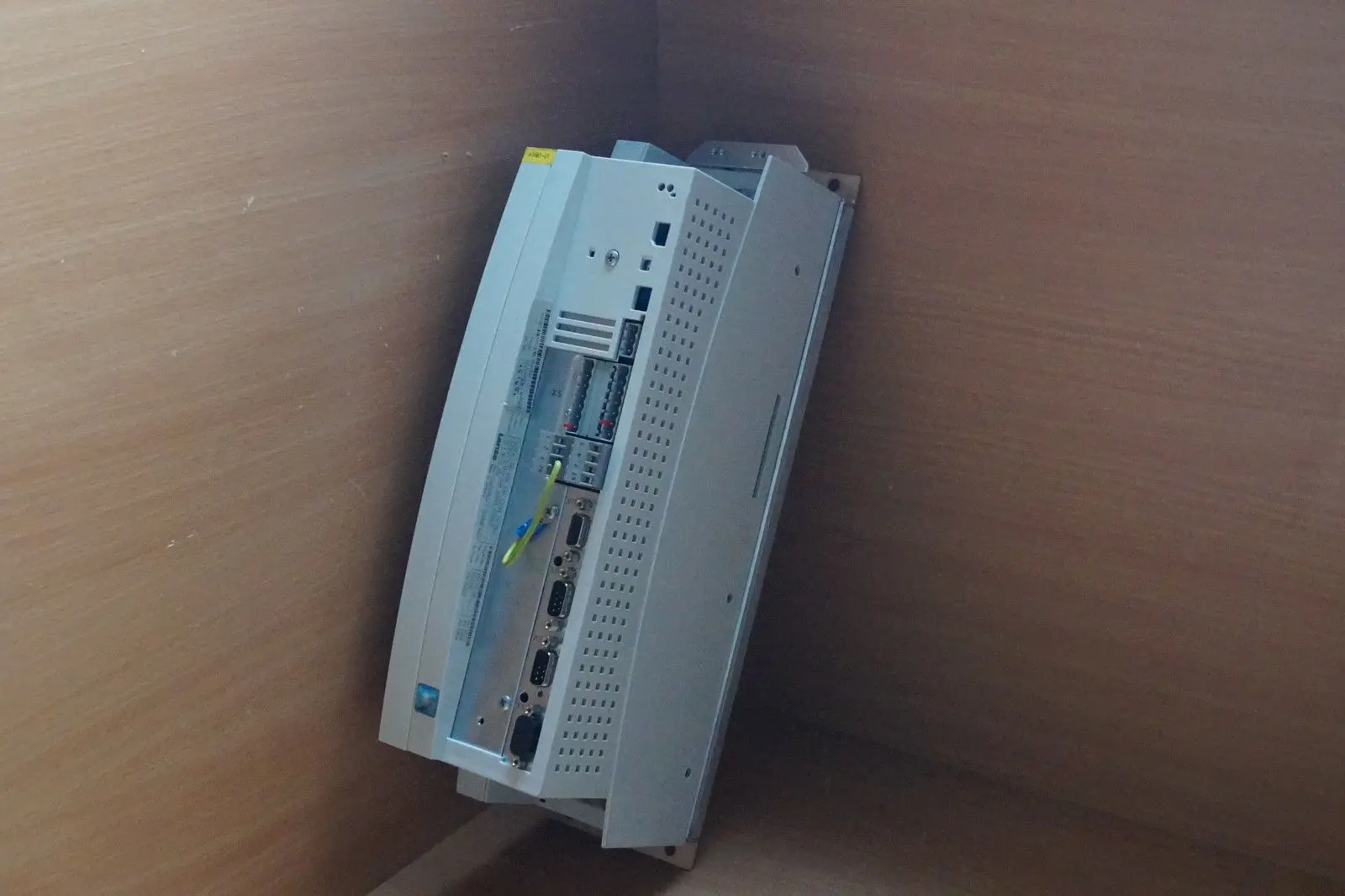 Produktfoto 1 von Lenze EVS9323-CKV003 33.9323KC.20.33V003 Frequenzumrichter