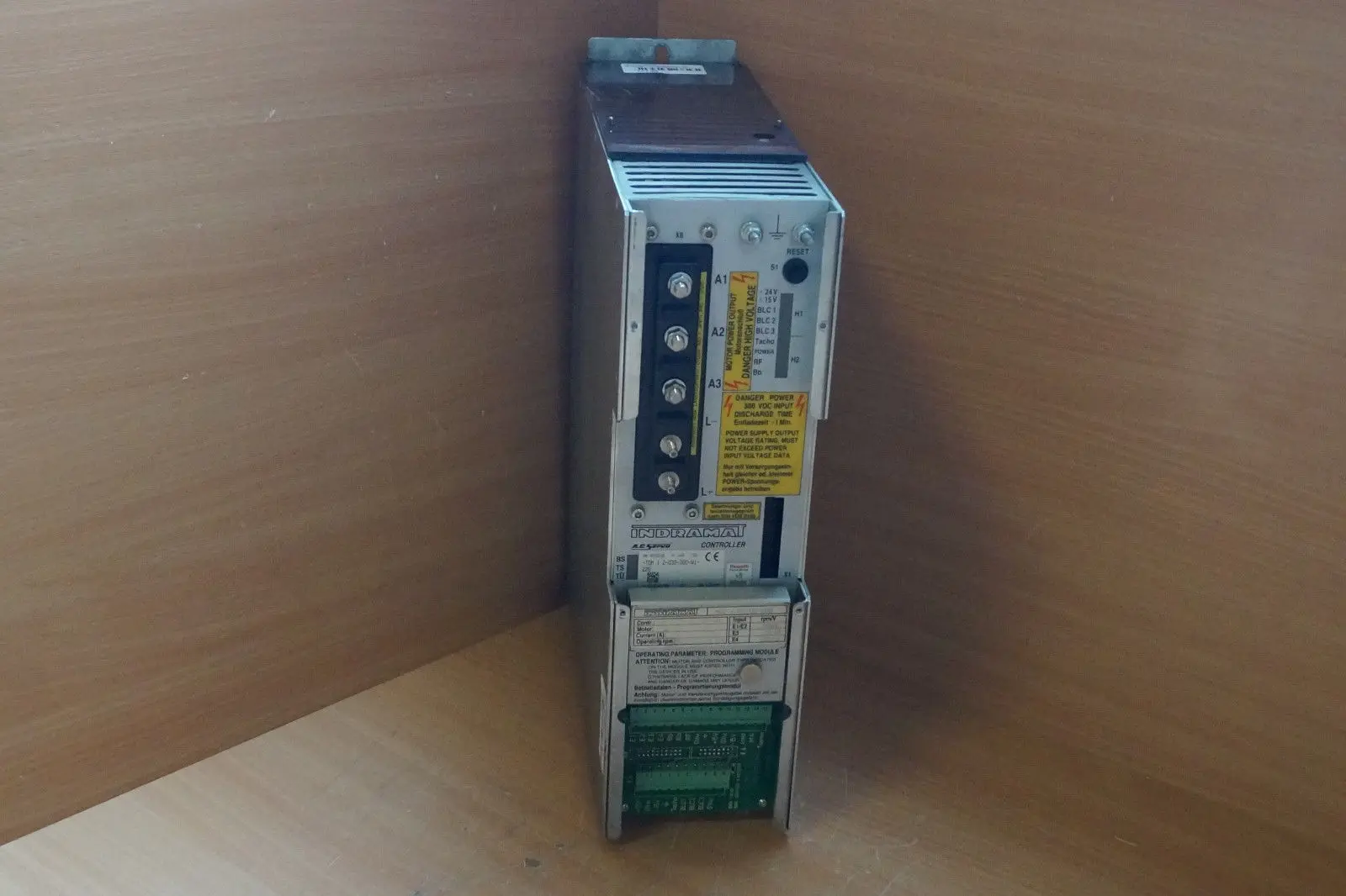 Produktfoto 1 von Indramat AC-Servo TDM 1.2-030-300-W1-220