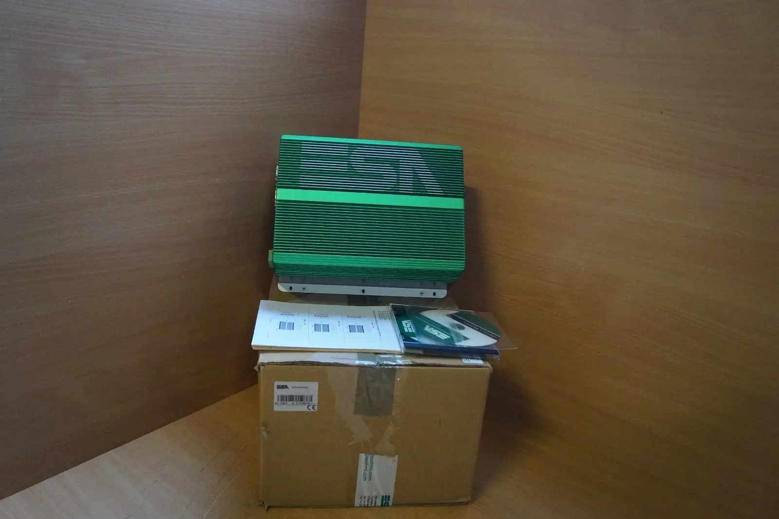Produktfoto 1 von ESA XB300SF432020 BOX IPC FANLESS CORE2DUO