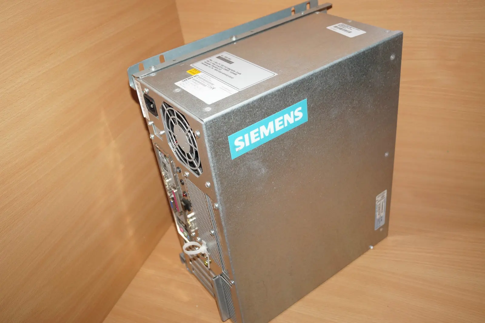 Produktfoto 1 von Siemens  6BK1000-4RW02-0XX0 BOX PC 500  6BK1000-4RW02-0XX0