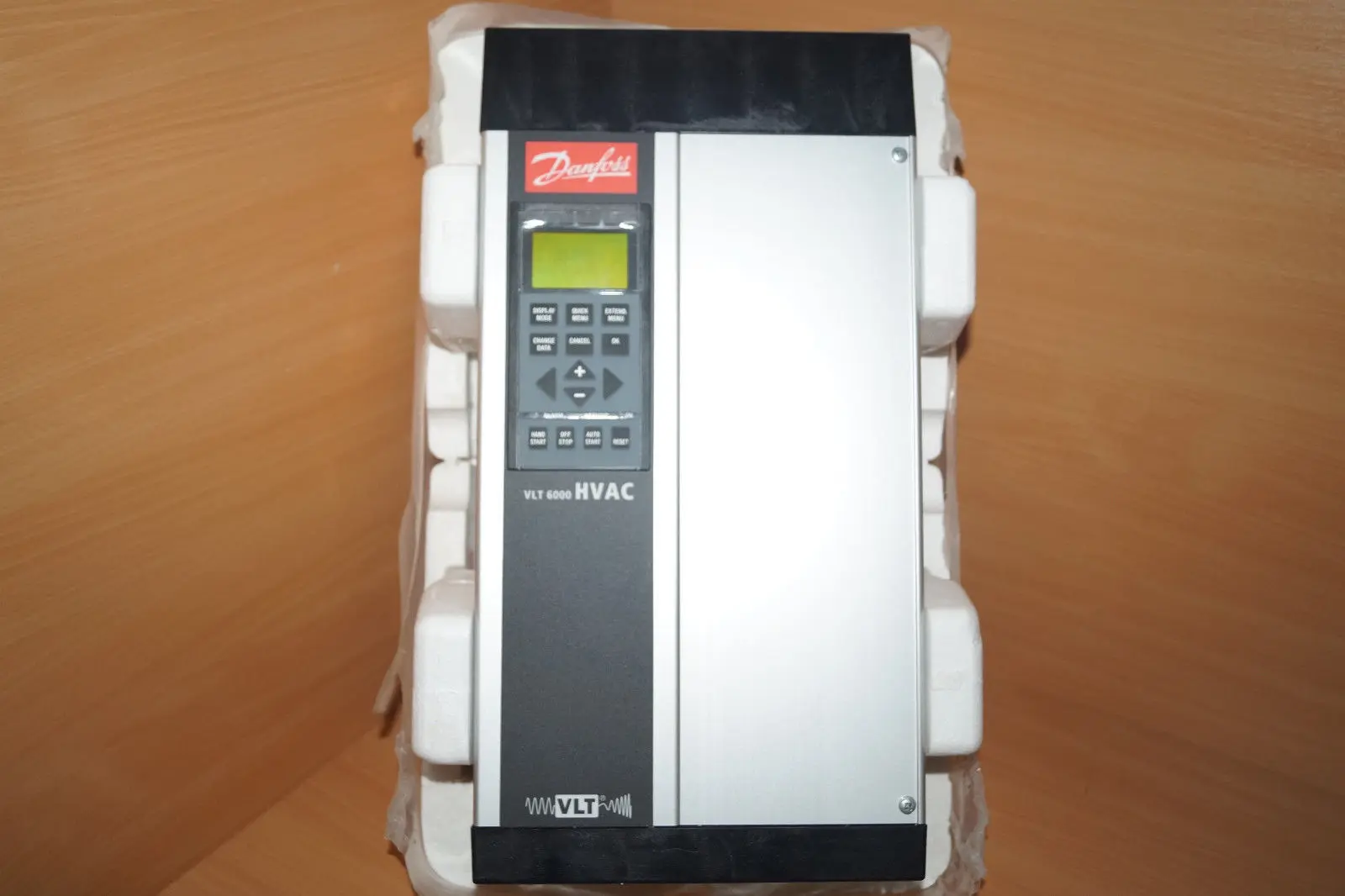 Produktfoto 1 von Danfoss Frequenzumrichter VLT6000 HVAC ,175Z7047  T/C: VTL6002HT4C54STR3DLF00A00