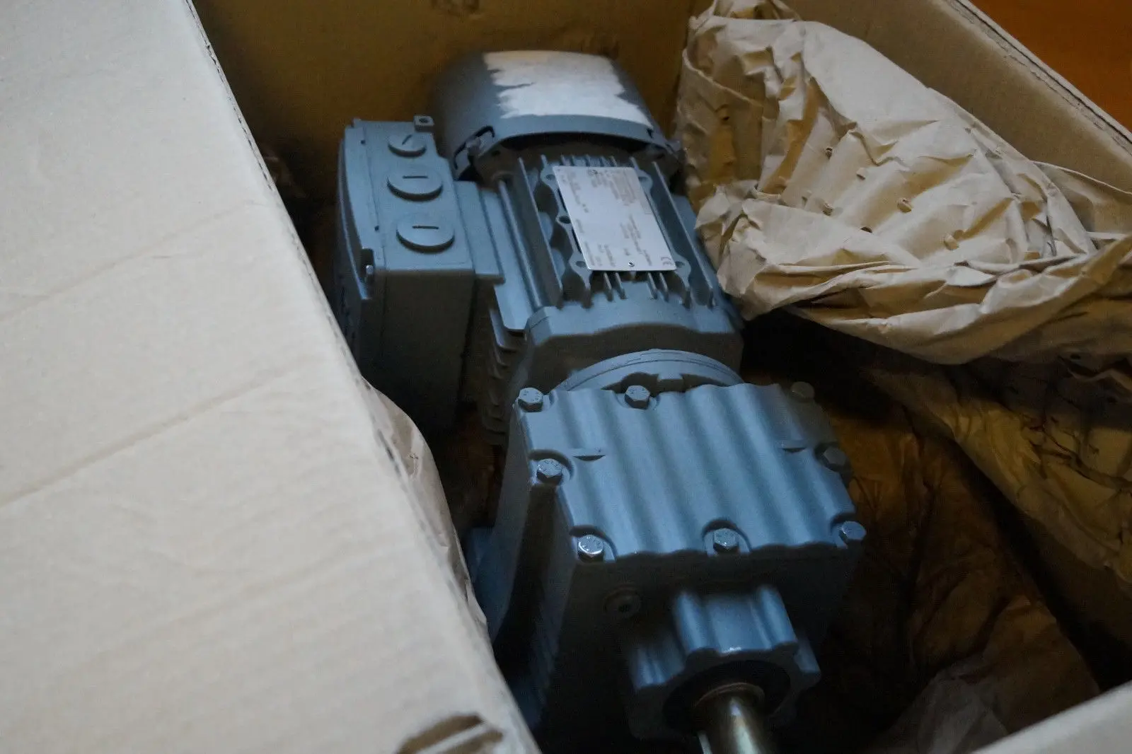 Produktfoto 1 von SEW-Eurodrive-Getriebemotor R27 DRS71M4BE1HR  //  R27DRS71M4BE1HR