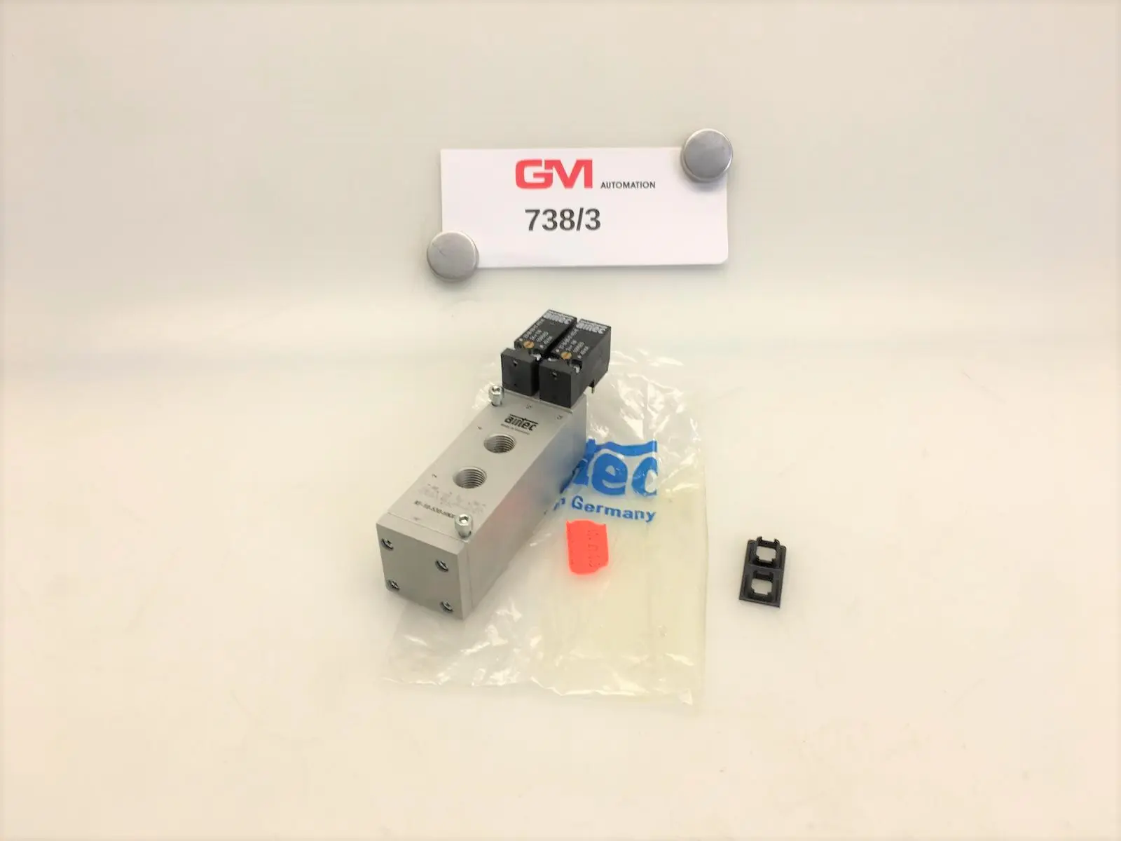 Produktfoto 1 von Airtec 5-Wege Magnetventil KF-10-530-HNX-XXX + 2x 23-M-09-17-412-R valve