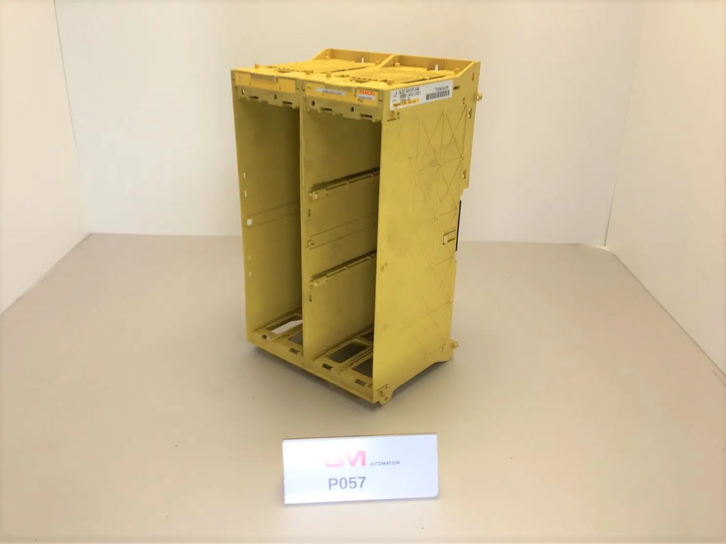 Produktfoto 1 von Fanuc Gehäuse PSU A05B-2400-C061 Rückwandmodul 4 Slot Backplane Rack Mount