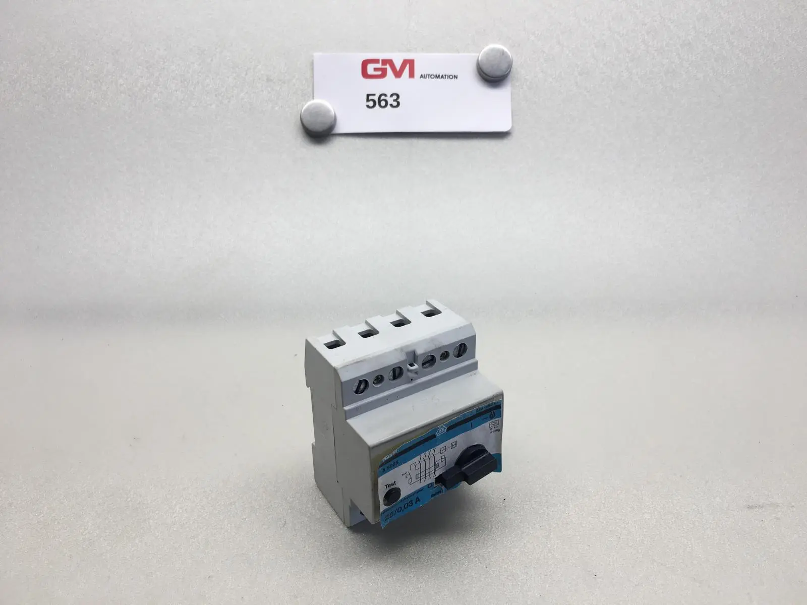 Produktfoto 1 von Hager Fehlerstrom-Schutzschalter X5025 25/0,03A 4-polig 220/380V circuit breaker