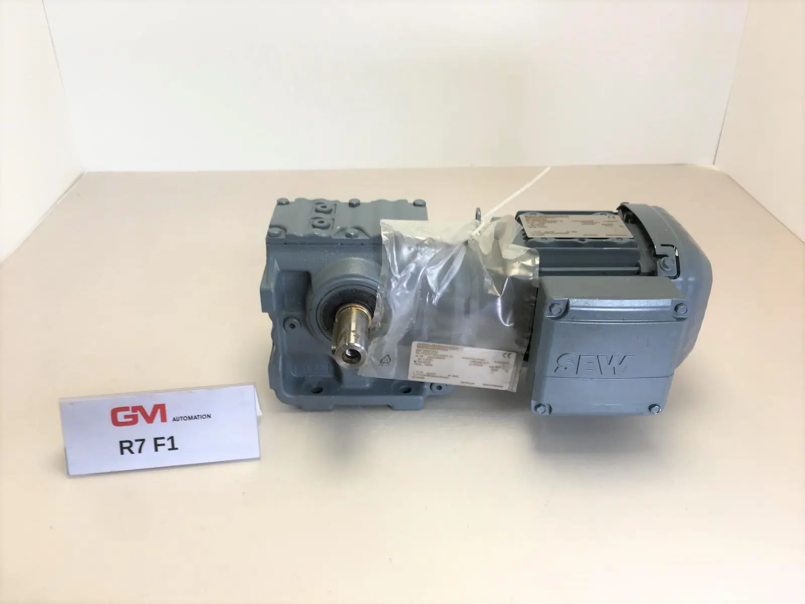 Produktfoto 1 von SEW Eurodrive Getriebemotor S47 DRS71S4 500V 0,99A 0,37 kW 1380/18 U/min