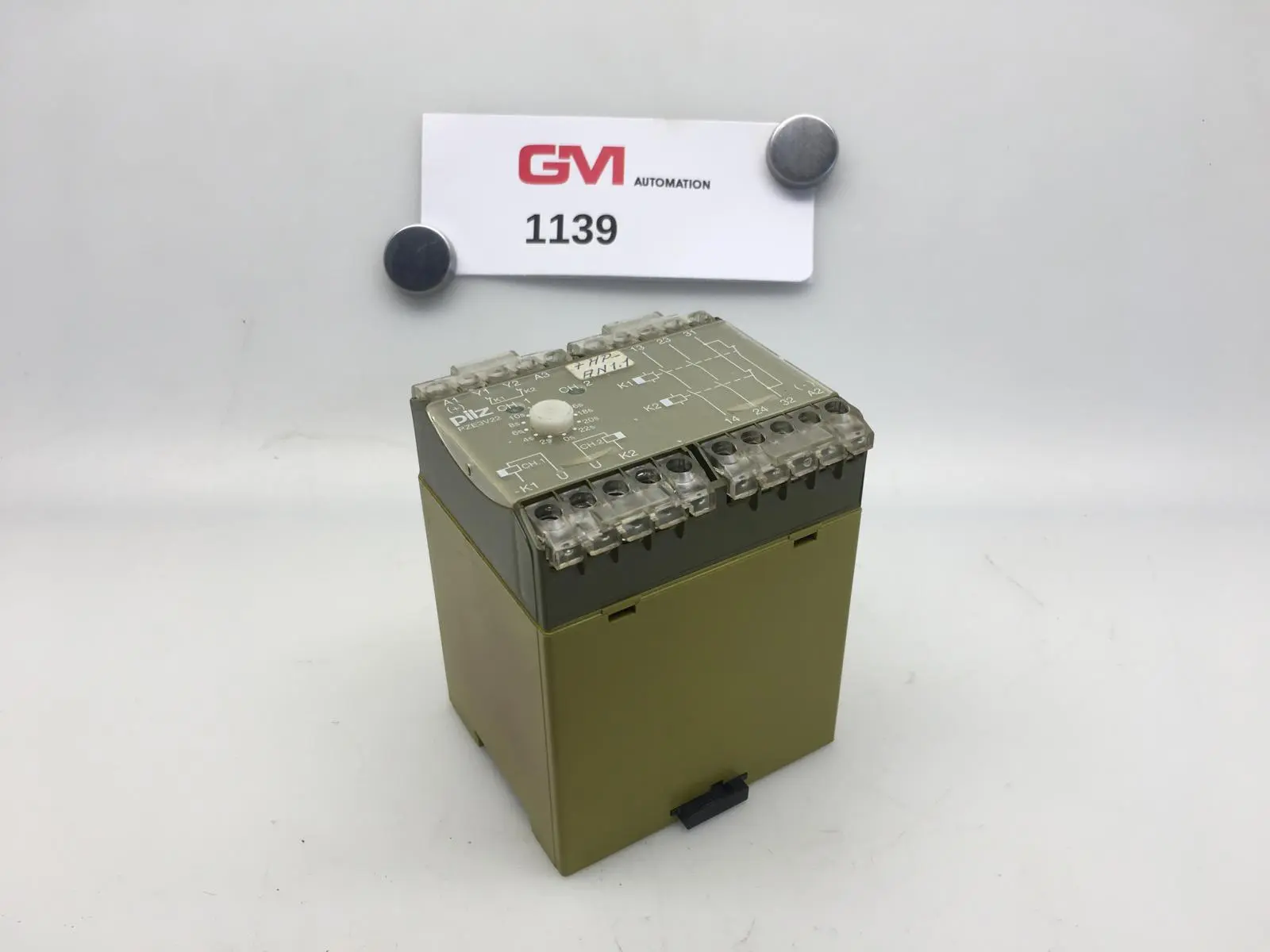 Produktfoto 1 von Pilz Sicherheitsrelais PZE3V22 0-22s 24VDC safety relay 474200 2S + 1Ö 24V 3,5VA